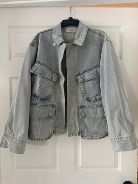 Veveret Light Wash Denim Jacket - Women's Light Blue Utility Jacket